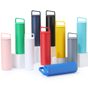 Thermo-Skinny-Trinkbecher aus Metall für die Reise mit Griffabdeckung