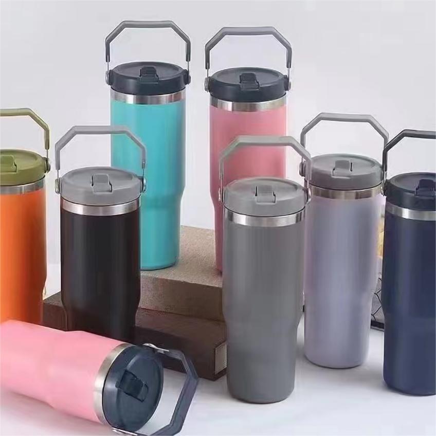 So verwenden Sie die Reisewasserflasche mit Ausgießer