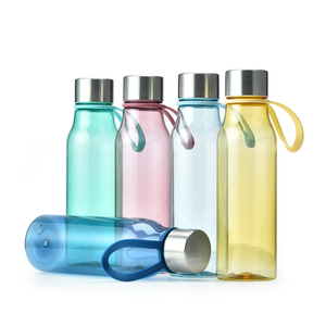 Schlanke 600-ml-Wasserflasche mit Trageschlaufe und individuellem Branding