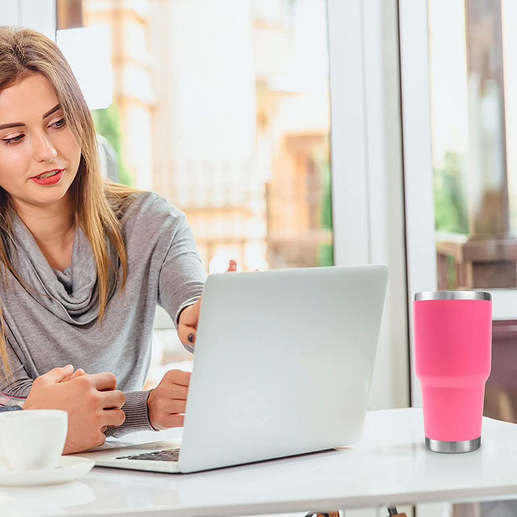 Klassische thermische isolierte Auto -Tumbler -Becher mit Deckelhersteller 